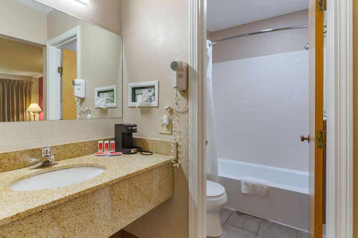 Econo Lodge Sturbridge Route 20