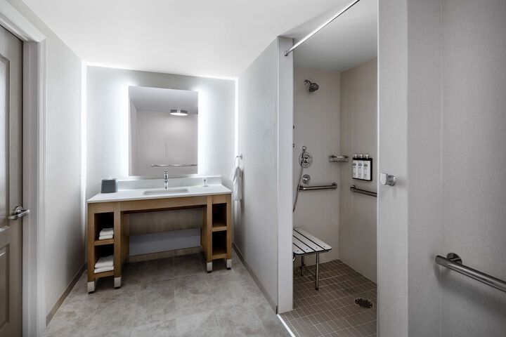 Room 8 of 33