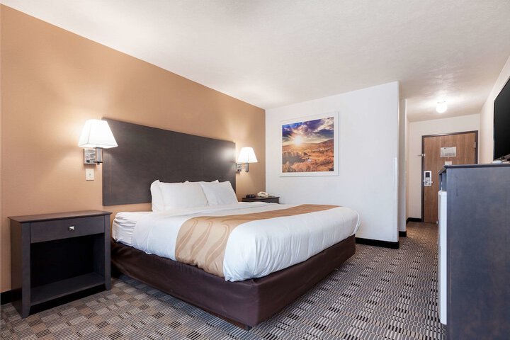 Room 16 of 38