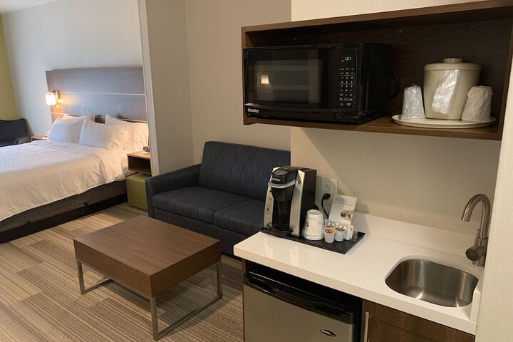 Room 25 of 42