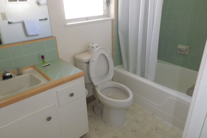 Room 5 of 10