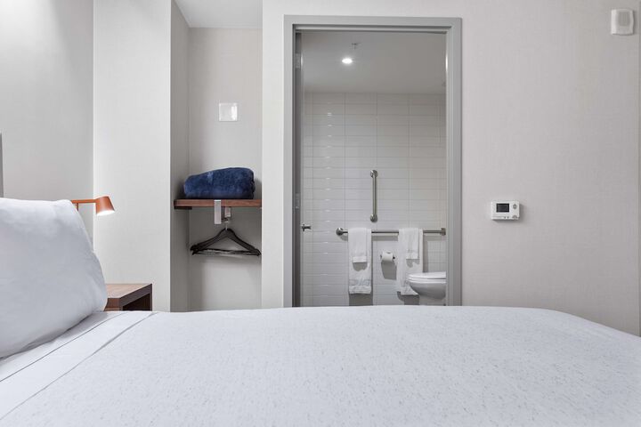 Room 10 of 43