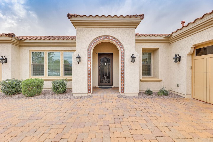 Luxury Queen Creek Home w / Calming Pool Oasis!