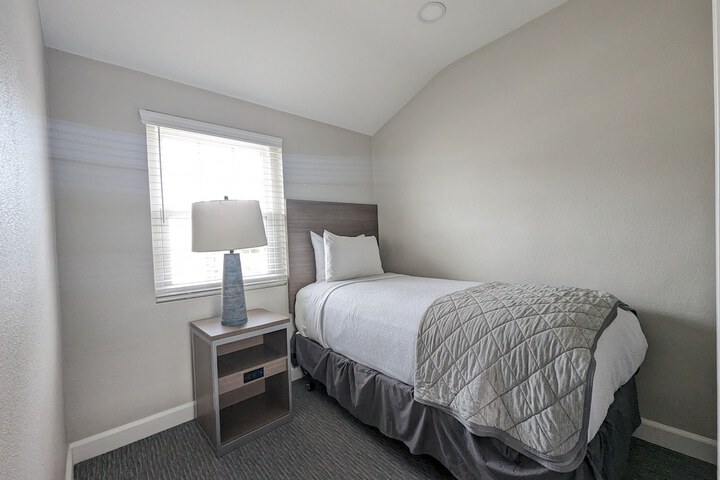 Room 36 of 38