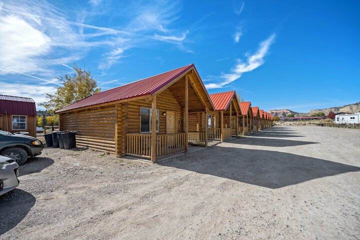 Bryce Canyon Log Cabins