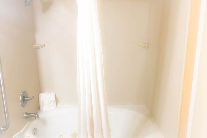 Room 14 of 32