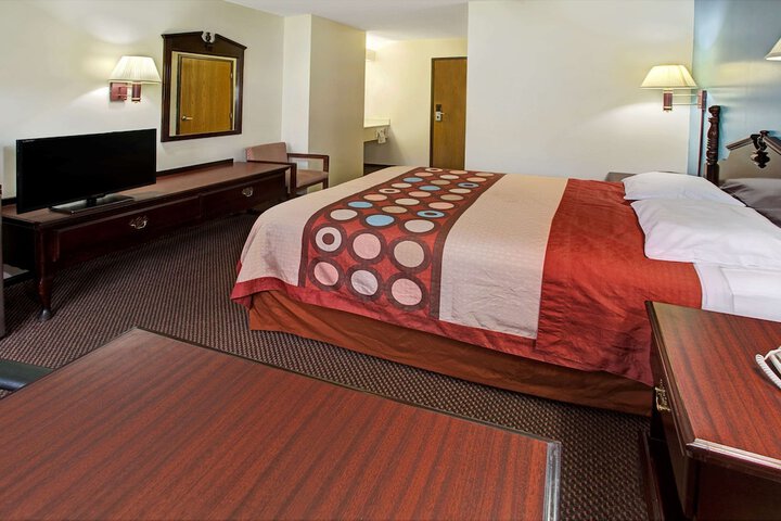 Super 8 by Wyndham Heath / Newark