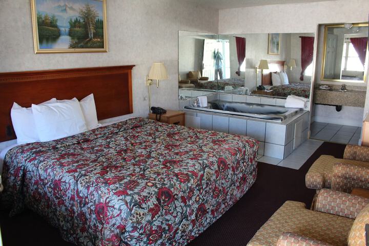 Room 9 of 28