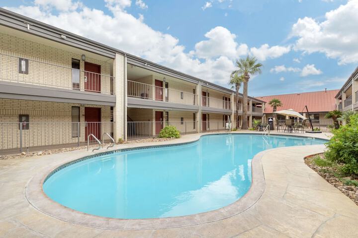 Pool 5 of 34