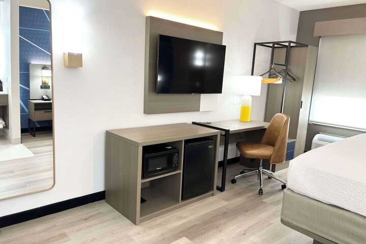 Room 11 of 26