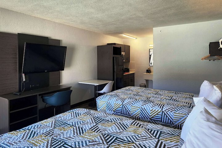 Room 14 of 32