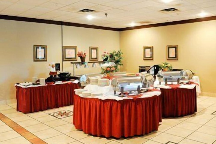 Quality Inn & Suites Palm Island Indoor Waterpark