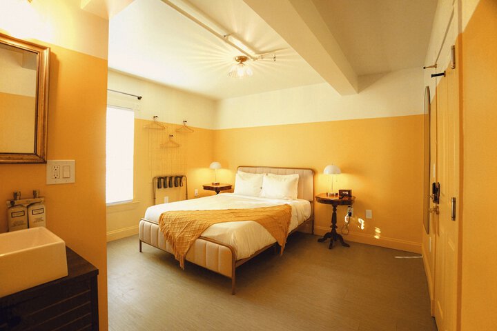 Room 85 of 126