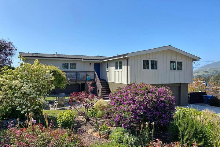 Ocean & Mountain View Home - Walk to Trails Beach Family Activities