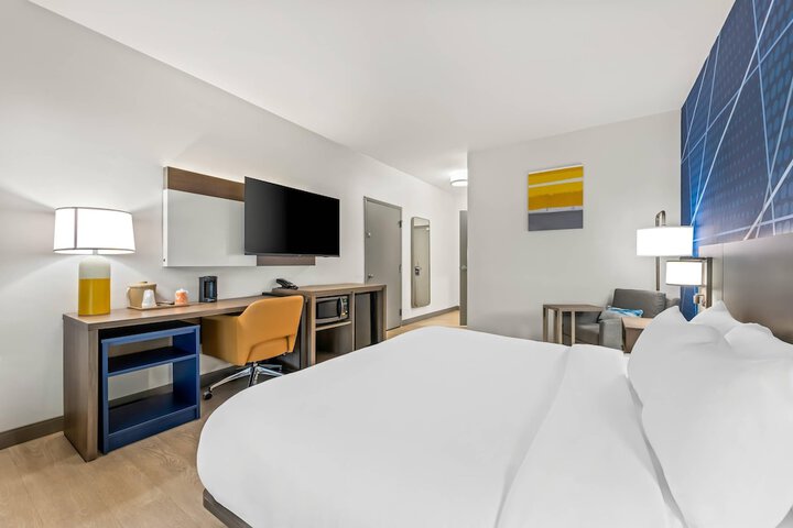 Comfort Inn & Suites River City Decatur