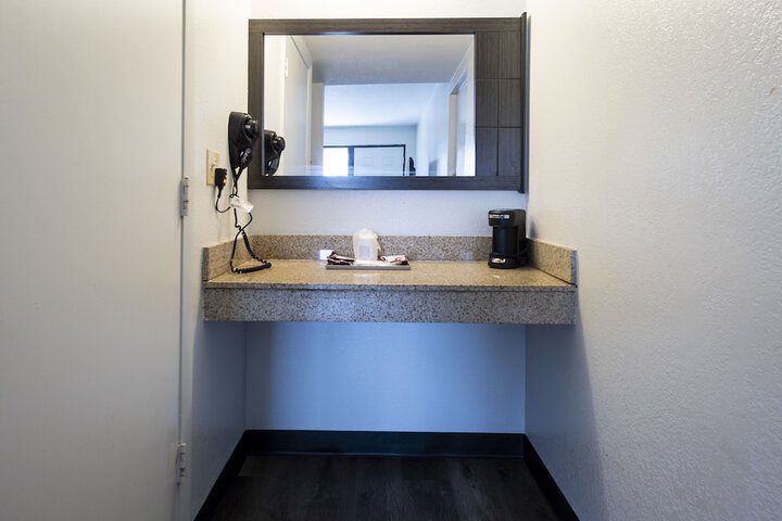 Room 15 of 32
