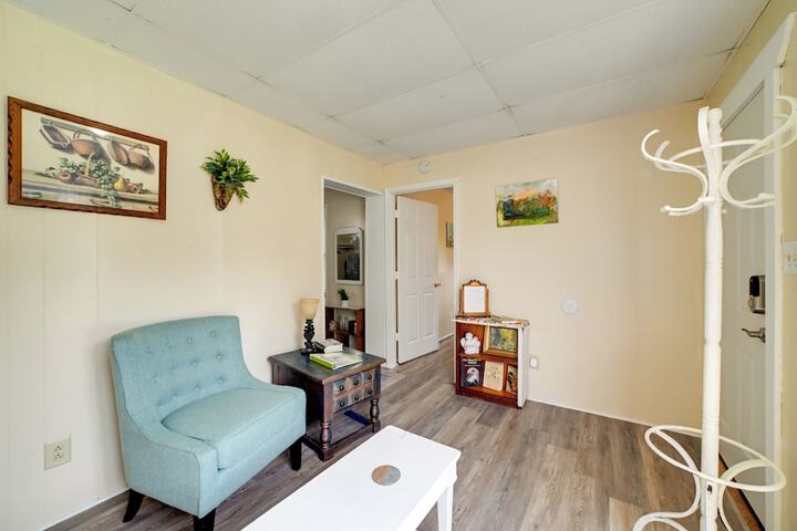 Serene Mcewen Cottage 2 Mi to Golf Course!