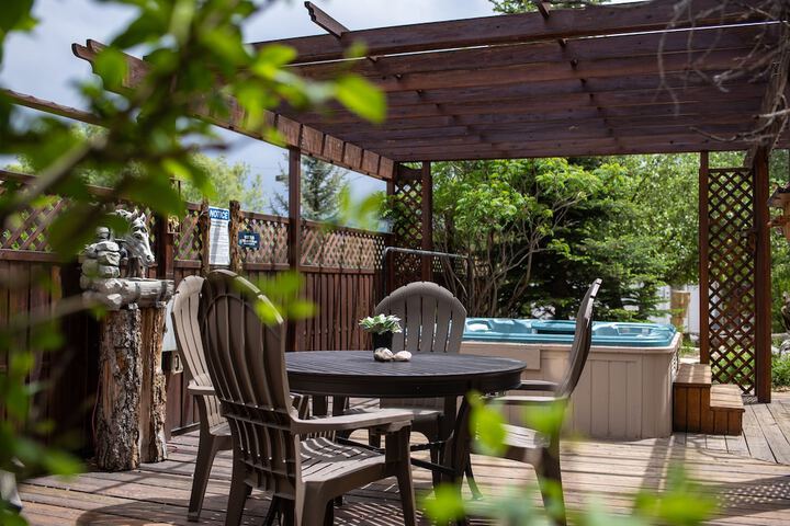 Sundeck 82 of 100