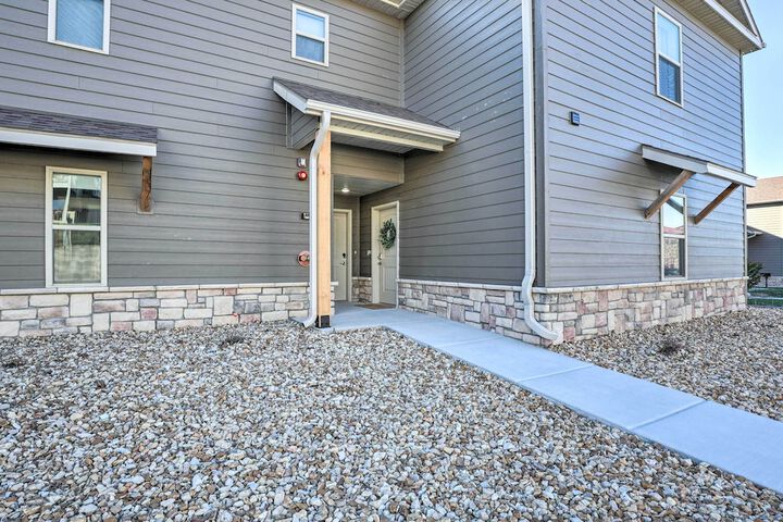 Reeds Spring Condo 3 Mi to Silver Dollar City!