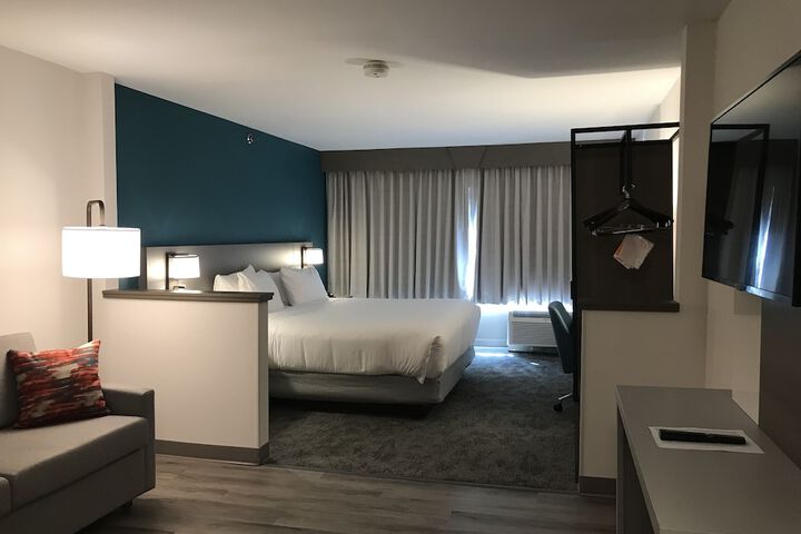 Comfort Inn & Suites NW Milwaukee