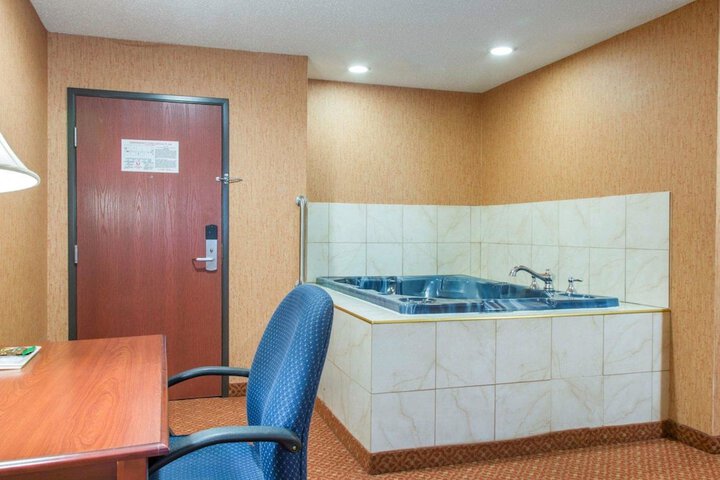 Room 19 of 40