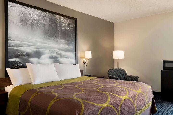 Super 8 by Wyndham Liverpool / Syracuse North Airport
