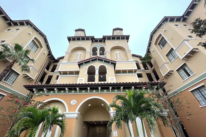 Hotel 2 of 72