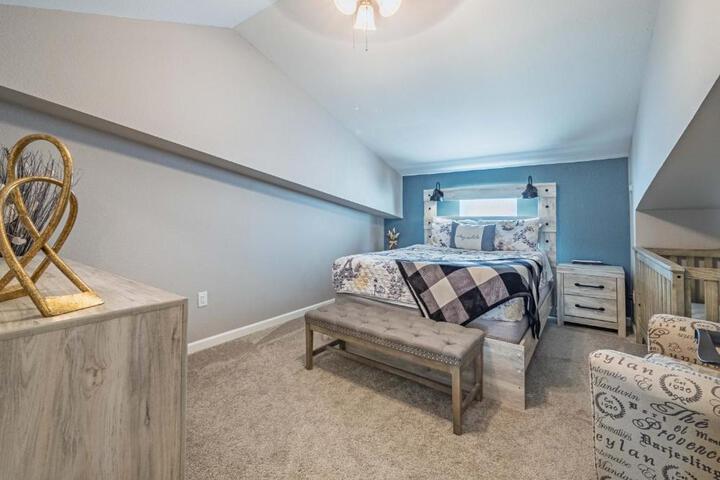 Black Hills Barndo-Hot Tub & Massage Chair