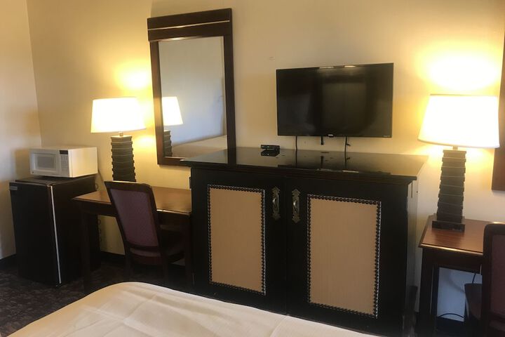Travelers Inn & Suites