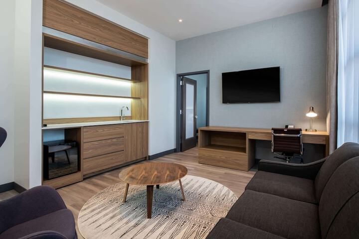 Room 32 of 40