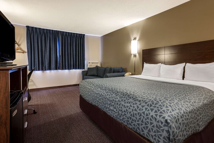 Room 10 of 48