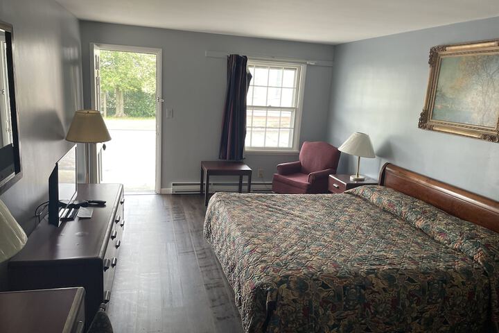 Room 30 of 46