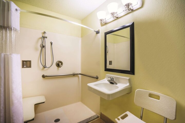 Room 14 of 33
