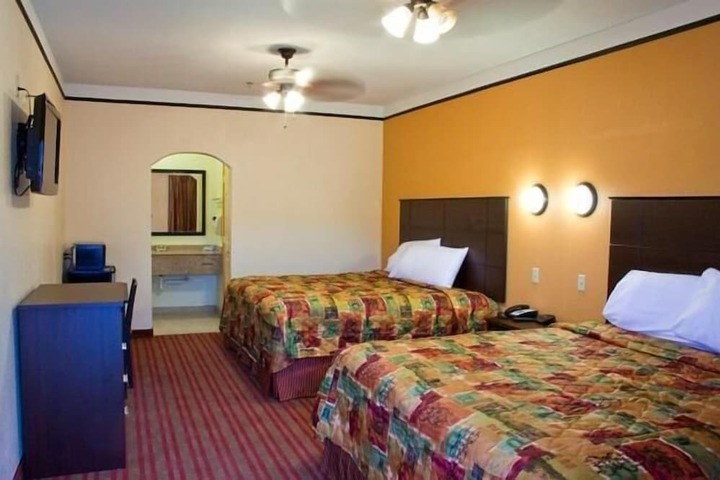 Room 16 of 28