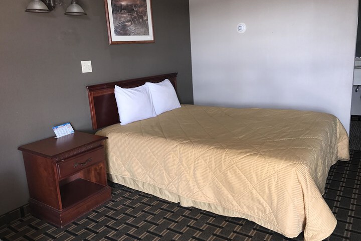 Room 6 of 25