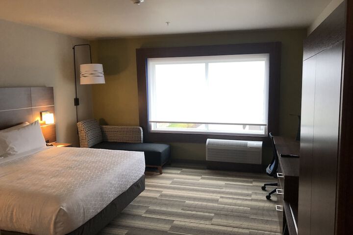 Holiday Inn Express & Suites Madison West - Middleton by IHG