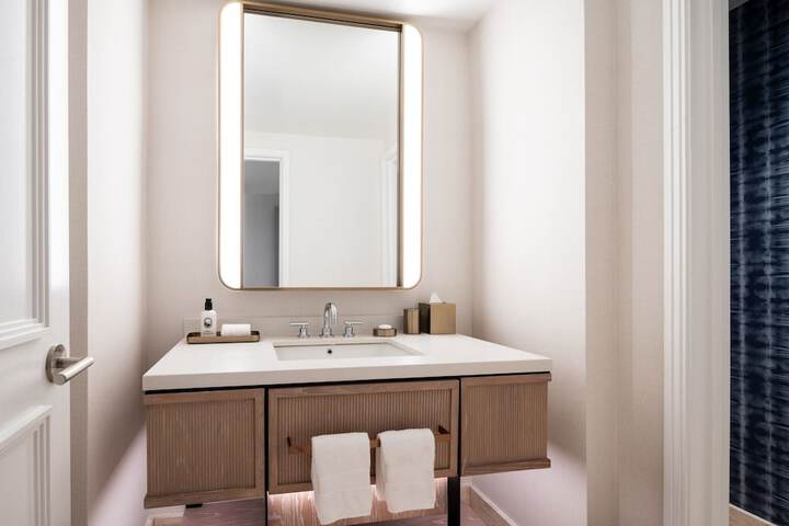 The Ritz-Carlton Dallas Las Colinas