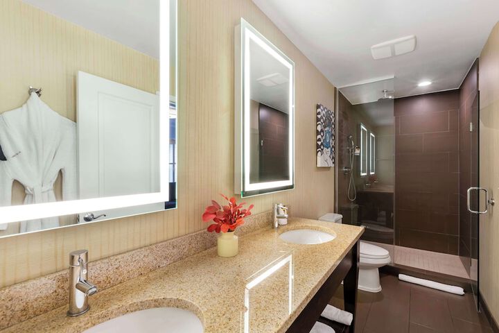 Room 32 of 70