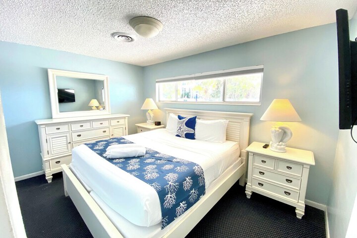 Room 103 of 170