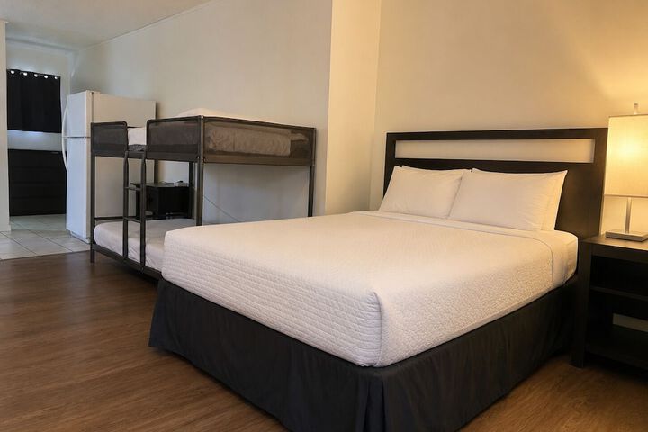 H & H Motor Lodge
