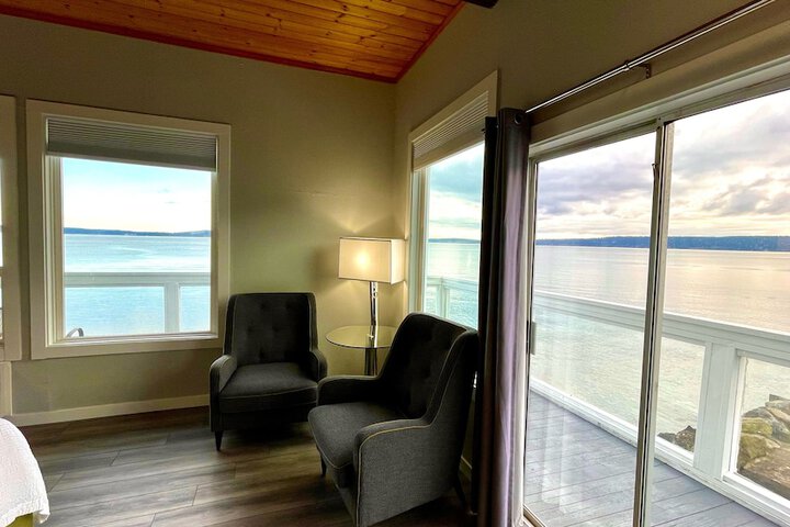 Tides Inn & Suites