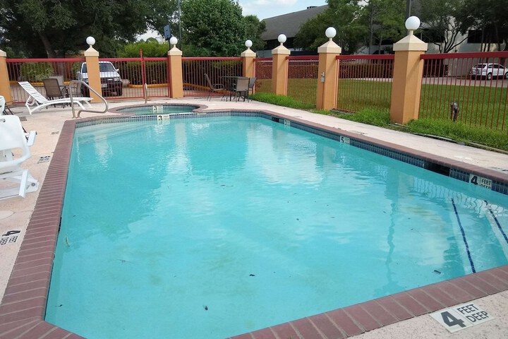Pool 13 of 96