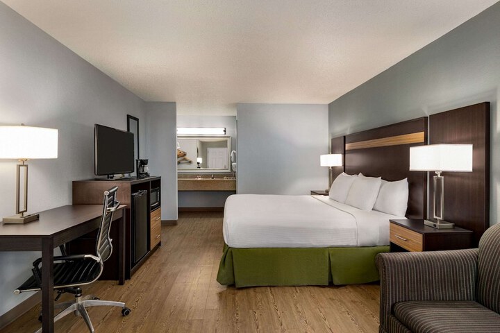 Room 17 of 26