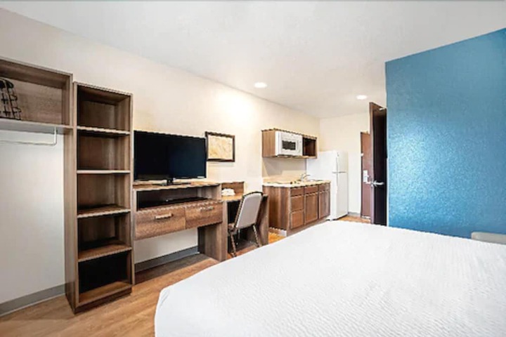 Room 33 of 48