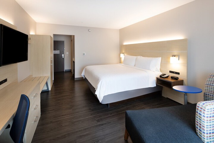 Holiday Inn Express & Suites Ft. Myers Beach-Sanibel Gateway by IHG
