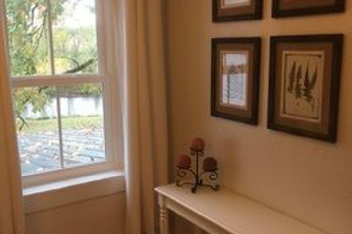 Edgewater Inn & Riverside Grill