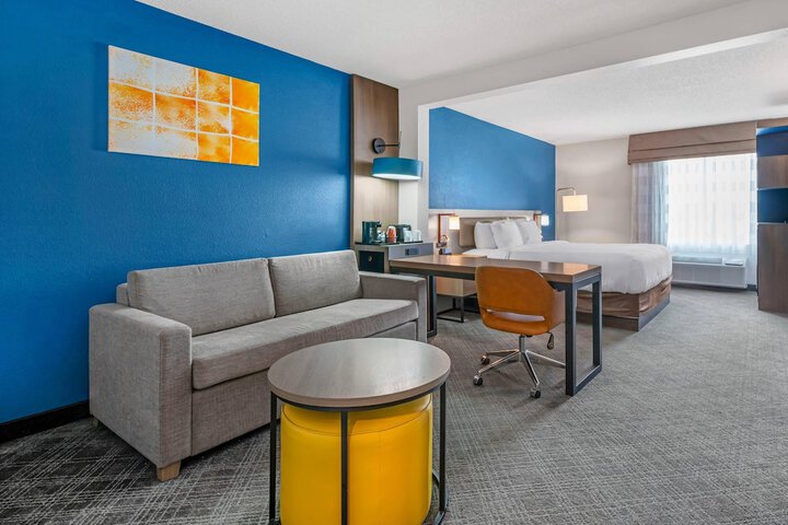 Comfort Inn & Suites Sheboygan I-43