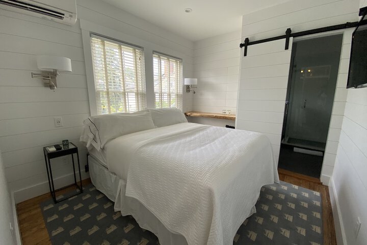 Room 5 of 18