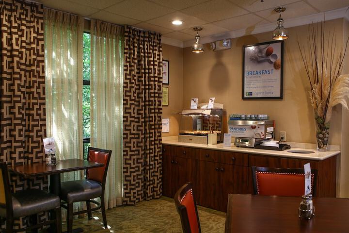 Dining 66 of 81