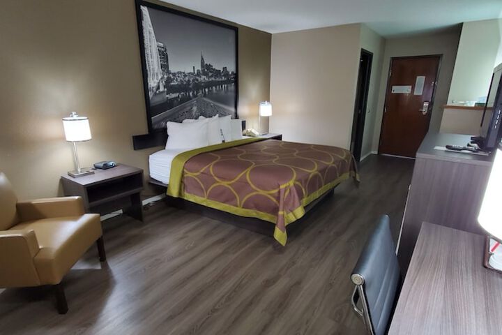 Super 8 by Wyndham Paris
